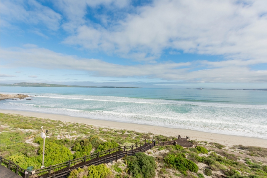 7 Bedroom Property for Sale in Calypso Beach Western Cape